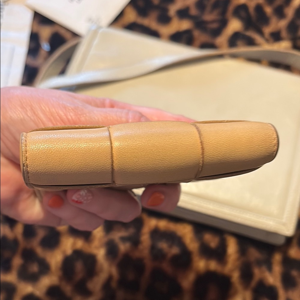 Bottega Veneta Tan Leather Wallet with dust bag - Picture 16 of 16